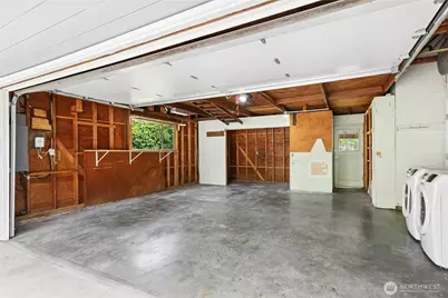 250 110th Place SE, Bellevue, WA 98004 - Photo 17