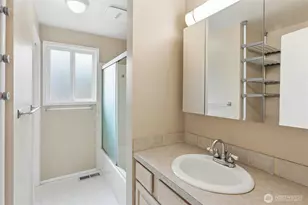 250 110th Pl SE, Bellevue, WA 98004 - Photo 25