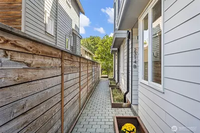 2314 Thorndyke Avenue W #B, Seattle, WA 98199 - Photo 3