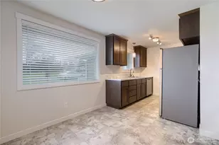 863 SE 6th Ave, Oak Harbor, WA 98277 - Photo 5