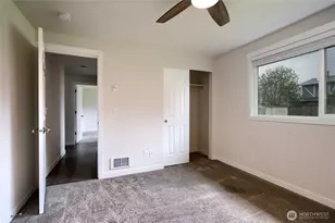 863 SE 6th Ave, Oak Harbor, WA 98277 - Photo 17