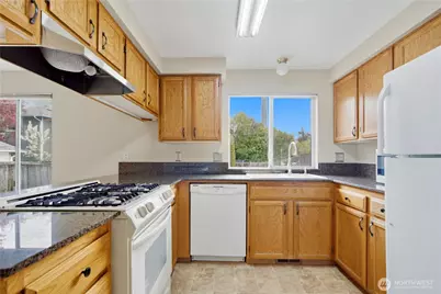 12402 107th Place NE, Kirkland, WA 98034 - Photo 9