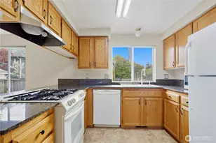 12402 107th Pl NE, Kirkland, WA 98034 - Photo 9