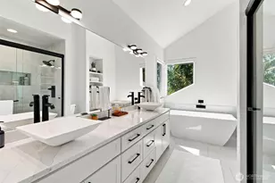 2002 West LK Sammamish Pkwy NE, Redmond, WA 98052 - Photo 7