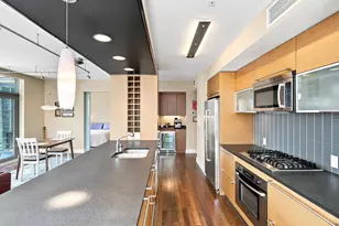 820 Blanchard St, Seattle, WA 98121 - Photo 7
