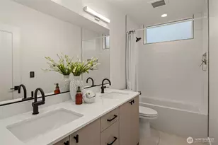 4407 2nd Ave NE, Seattle, WA 98105 - Photo 15
