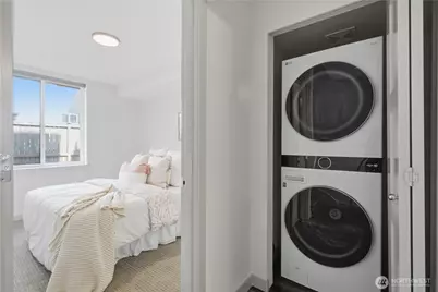720 N 43rd St, Seattle, WA 98103 - Photo 13