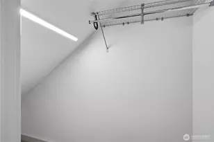 720 N 43rd St, Seattle, WA 98103 - Photo 15