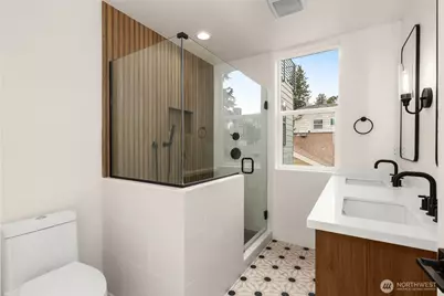7403 Dayton Avenue N, Seattle, WA 98103 - Photo 13