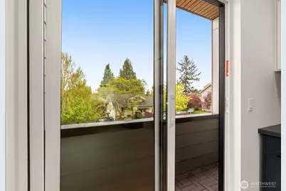 7403 Dayton Avenue N, Seattle, WA 98103 - Photo 9