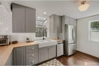 9744 49th Avenue S, Seattle, WA 98118 - Photo 9