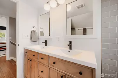 9744 49th Avenue S, Seattle, WA 98118 - Photo 17