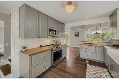9744 49th Avenue S, Seattle, WA 98118 - Photo 11
