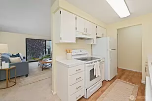 11010 NE 68th St, Kirkland, WA 98033 - Photo 11