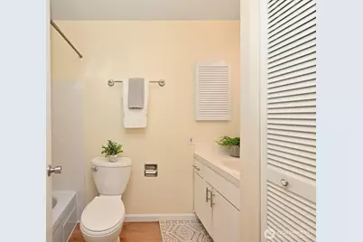 11010 NE 68th Street #622, Kirkland, WA 98033 - Photo 17