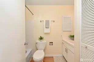 11010 NE 68th St, Kirkland, WA 98033 - Photo 17