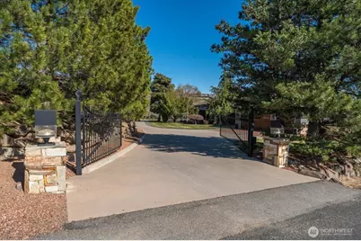 4333 Anna Lane, Wenatchee, WA 98801 - Photo 3