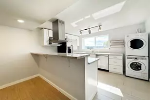 300 NW 47th St, Seattle, WA 98107 - Photo 3