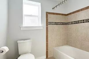 300 NW 47th St, Seattle, WA 98107 - Photo 9
