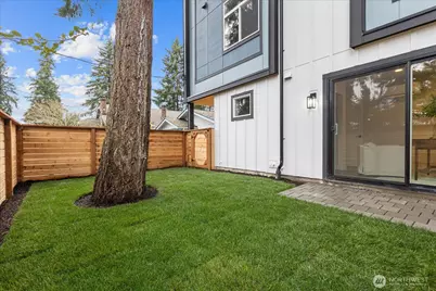 14308 Roslyn Place N, Seattle, WA 98133 - Photo 23