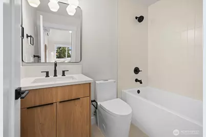 14308 Roslyn Place N, Seattle, WA 98133 - Photo 17