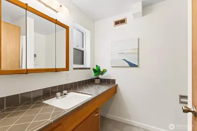 5682 NE 180th St, Kenmore, WA 98028 - Photo 23