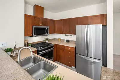 1000 Aurora Avenue N #311, Seattle, WA 98109 - Photo 9