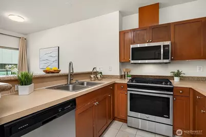 1000 Aurora Avenue N #311, Seattle, WA 98109 - Photo 11