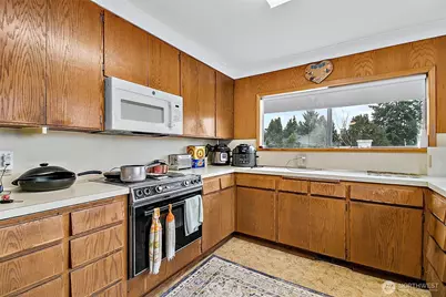 2416 NE 16th Street, Renton, WA 98056 - Photo 9