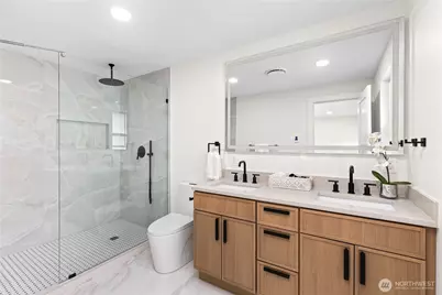 20921 W Richmond Road, Bothell, WA 98021 - Photo 23
