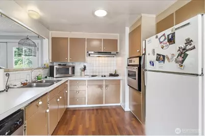 10247 10th Avenue S, Seattle, WA 98168 - Photo 7