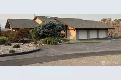 522 Hillcrest Circle Drive, Omak, WA 98841 - Photo 1