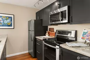 10329 Meridian Ave N, Seattle, WA 98133 - Photo 3