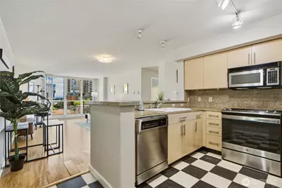 1100 106th Avenue NE #704, Bellevue, WA 98004 - Photo 7