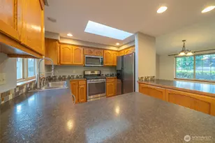 704 105th Pl SE, Everett, WA 98208 - Photo 5