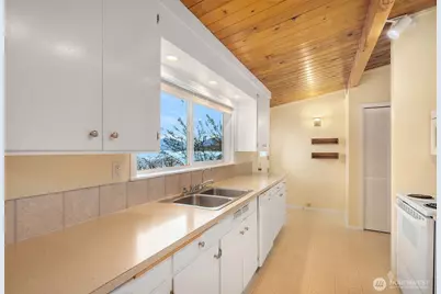 1848 W Lake Sammamish Parkway SE, Bellevue, WA 98008 - Photo 13