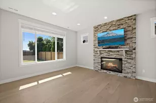 17115 11th Pl W, Lynnwood, WA 98037 - Photo 11