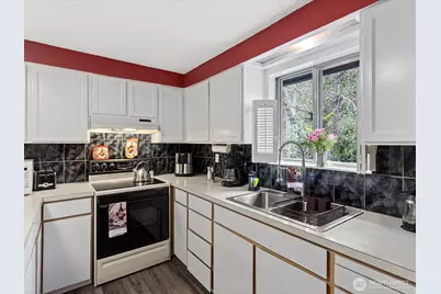 16445 Ambaum Boulevard S, Burien, WA 98148 - Photo 29