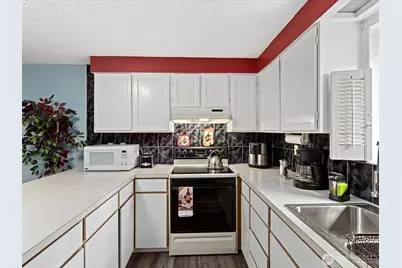 16445 Ambaum Boulevard S, Burien, WA 98148 - Photo 27
