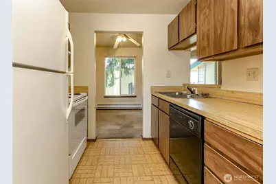 1102 8th Street NE #4, Auburn, WA 98002 - Photo 3
