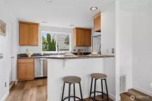 936 N 35th St, Seattle, WA 98103 - Photo 11