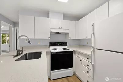 3660 Whitman Avenue N, Seattle, WA 98103 - Photo 11