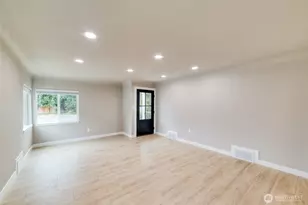 910 E Main St, Auburn, WA 98002 - Photo 3