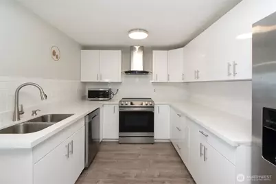 739 W Fourth Street, Port Angeles, WA 98363 - Photo 17