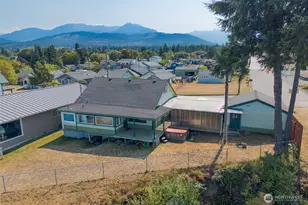 739 W 4th St, Port Angeles, WA 98363 - Photo 3