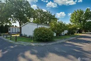 908 NE Empire St, College Place, WA 99324 - Photo 29