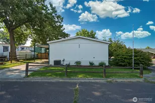 908 NE Empire St, College Place, WA 99324 - Photo 33