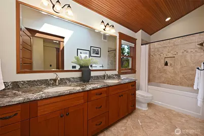 4227 Meridian Avenue N, Seattle, WA 98103 - Photo 23