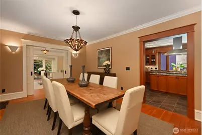 4227 Meridian Avenue N, Seattle, WA 98103 - Photo 9
