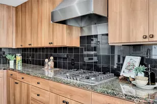 17 W Mercer St, Seattle, WA 98119 - Photo 11